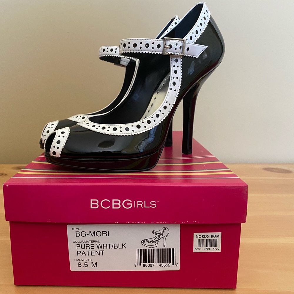 New - BCBG Black/White Patent heels